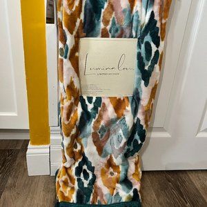 Soft, Cozy Blanket! NWT